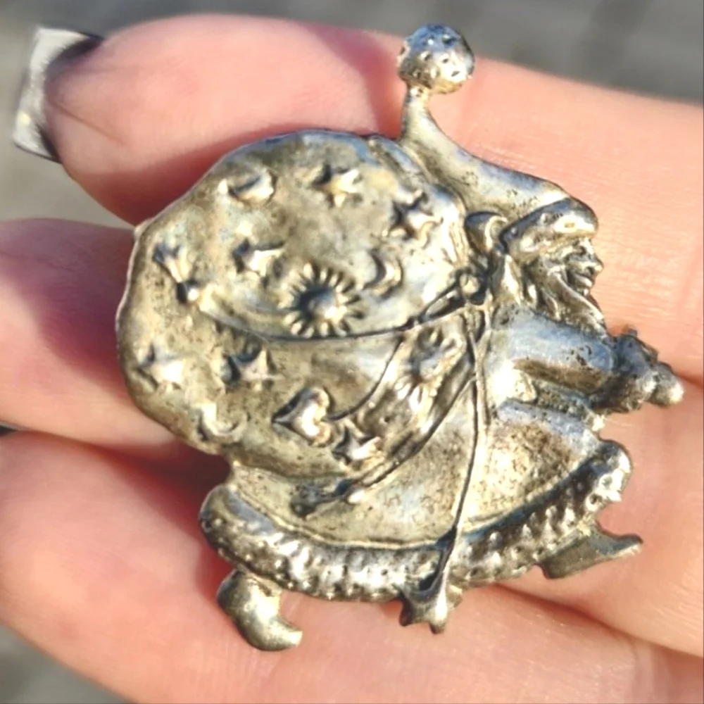 MEINK SS Vintage Santa with Toy Bag Brooch